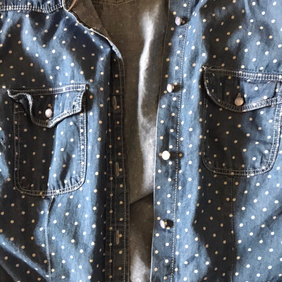 Button down - Picture 2 of 3